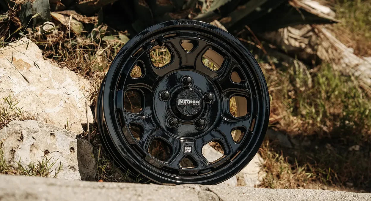 Method MR416 Bead Grip 15x7 / 5x4.5 / 55mm Offset / 68.00mm CB / Gloss Black Wheel - MR416570121361