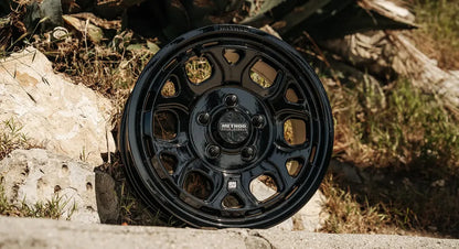 Method MR416 Bead Grip 15x7 / 5x4.5 / 55mm Offset / 68.00mm CB / Gloss Black Wheel - MR416570121361
