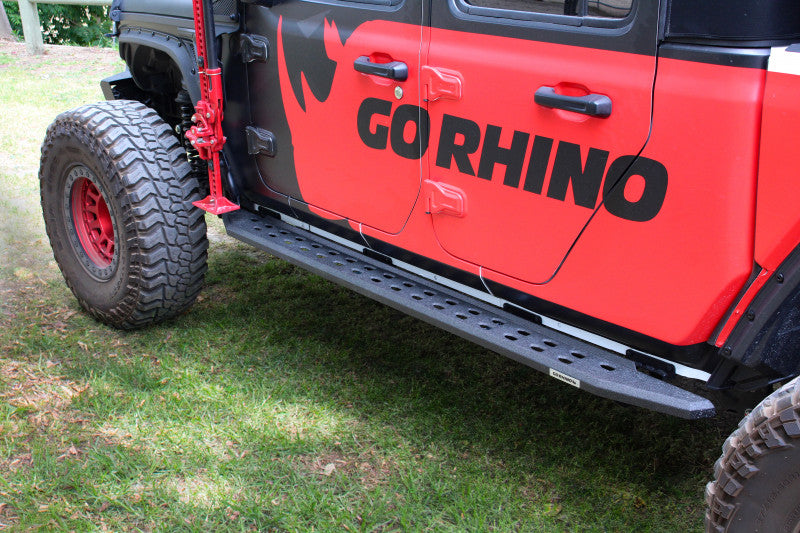 Go Rhino 18-22 Jeep Wrangler JLU 4DR RB20 Slim Running Boards Kit (Incl. Brackets) - Bedliner Coat - 69450673ST - Installed