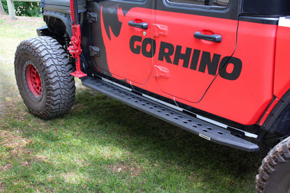 Go Rhino 18-22 Jeep Wrangler JLU 4DR RB20 Slim Running Boards Kit (Incl. Brackets) - Bedliner Coat - 69450673ST - Installed