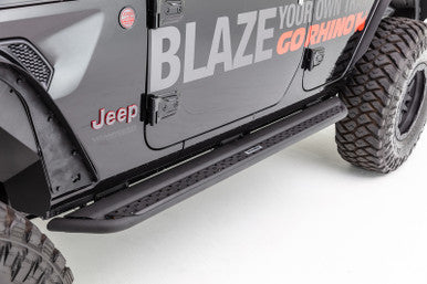 Go Rhino 17-20 Ford F-150 Raptor Dominator Extreme DSS SideSteps Complete Kit w/SideStep + Brkts - DSS4155T