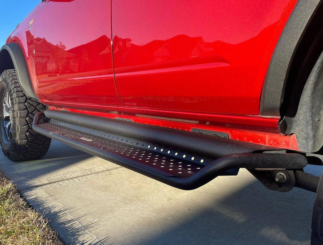 Go Rhino 2021+ Ford Bronco (Not Sport) Dominator Extreme D1 SideSteps Complete Kit w/SideStep + Brkt - D14129T - Installed