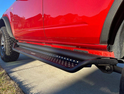 Go Rhino 2021+ Ford Bronco (Not Sport) Dominator Extreme D1 SideSteps Complete Kit w/SideStep + Brkt - D14129T - Installed