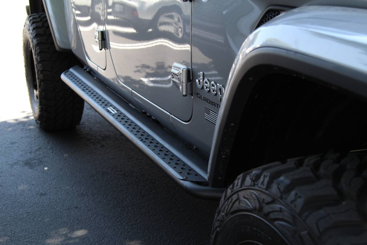 Go Rhino 2020 Jeep Gladiator Extreme DSS SideSteps Complete Kit w/SideStep + Brkts - DSS4516T - Installed