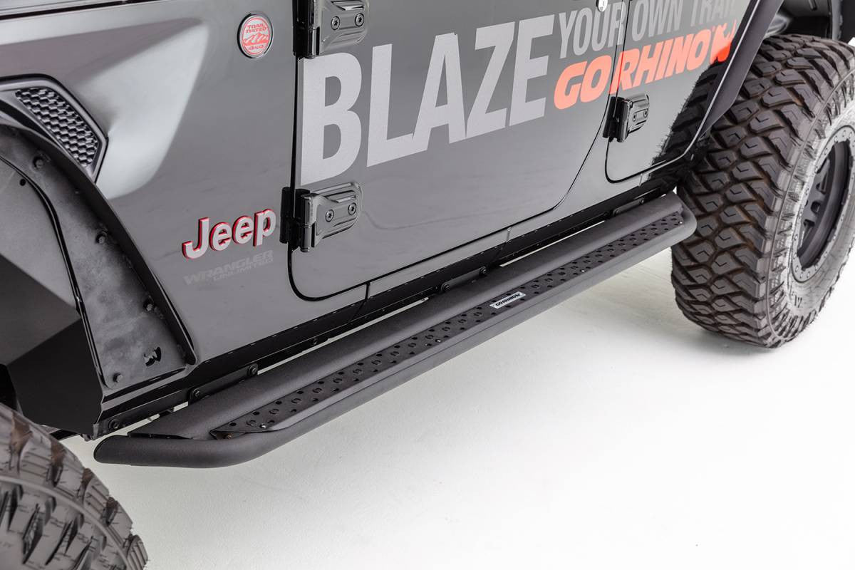Go Rhino 2022 Toyota Tundra DC 4dr Dominator Extreme DSS SideSteps Kit w/SideStep + Brkts - Tex. Blk - DSS4435T