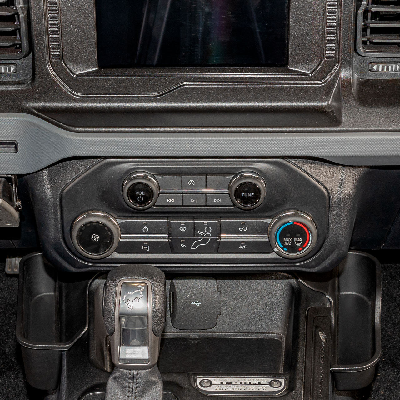 IAG I-Line Center Console Saddle Organizer for 2021+ Ford Bronco - Installed 3