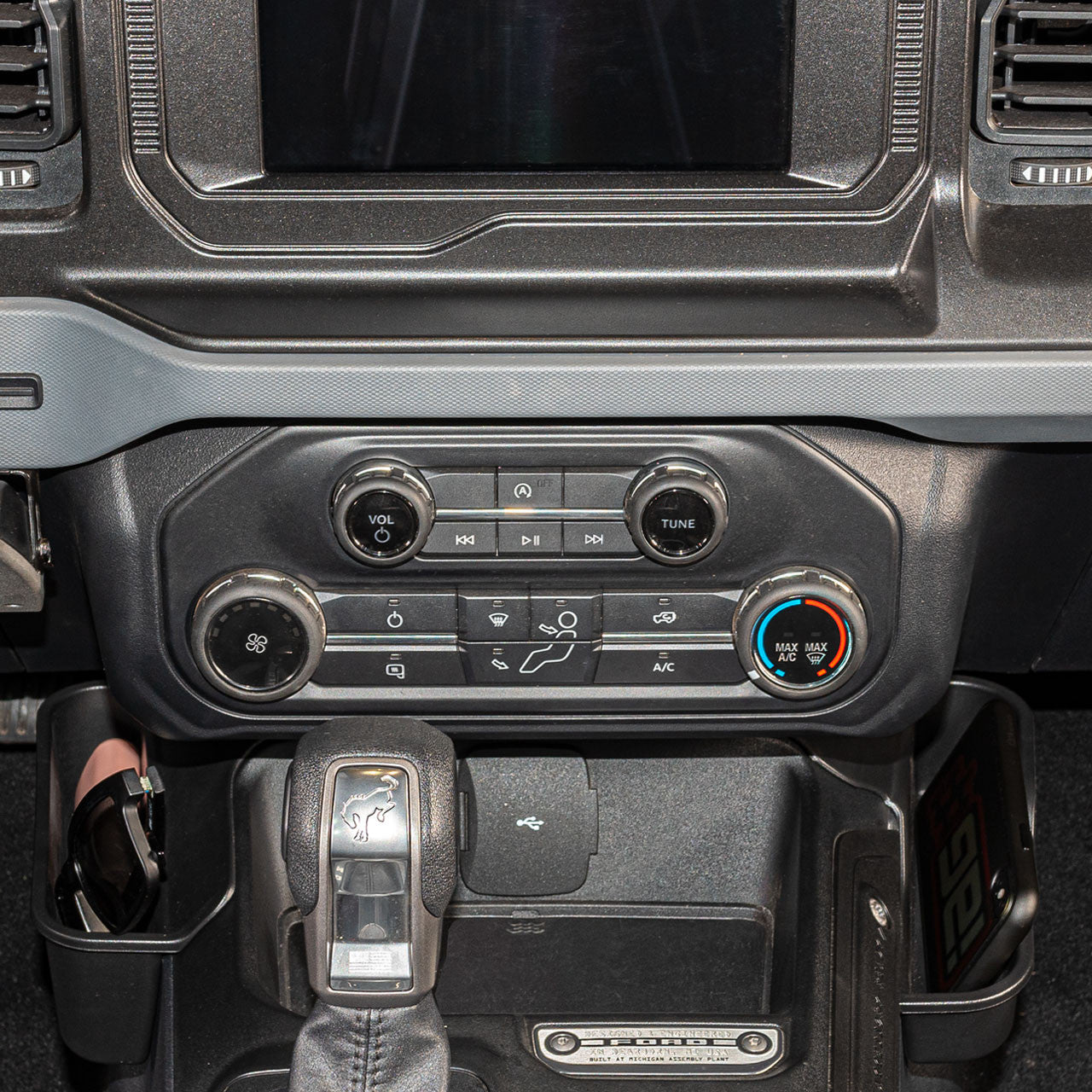 IAG I-Line Center Console Saddle Organizer for 2021+ Ford Bronco - Installed 2