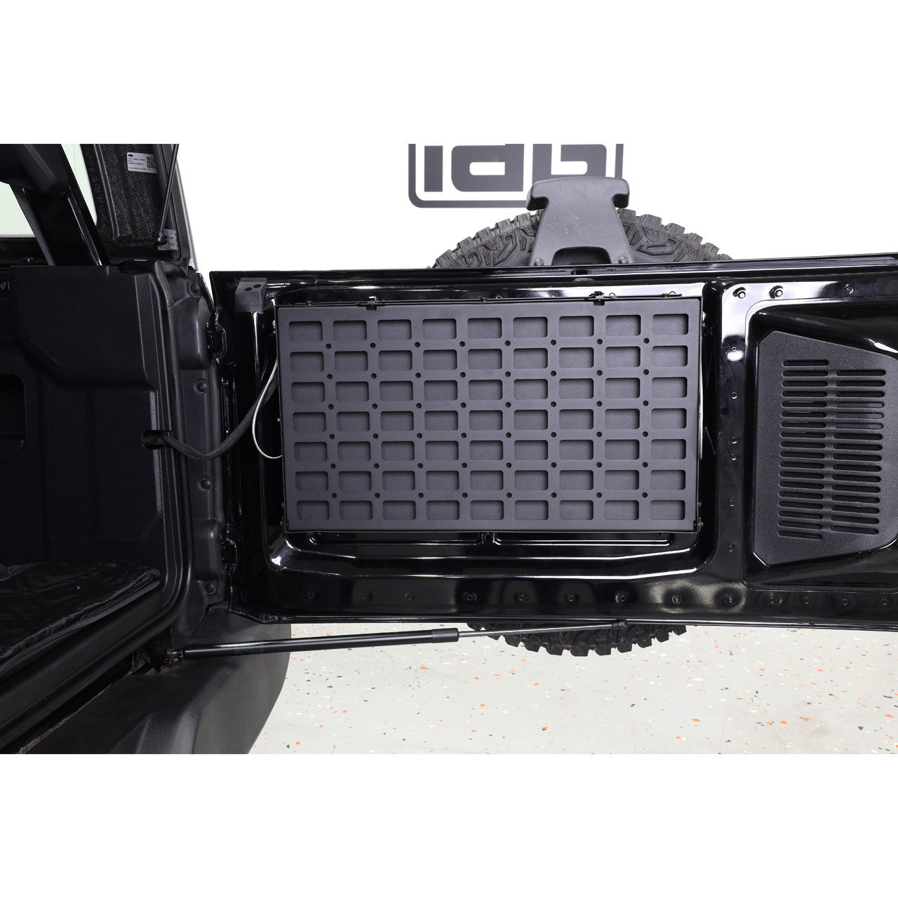 IAG I-Line Tailgate Table No Drill with Molle Panel for 2021+ Ford Bronco - Installed 2