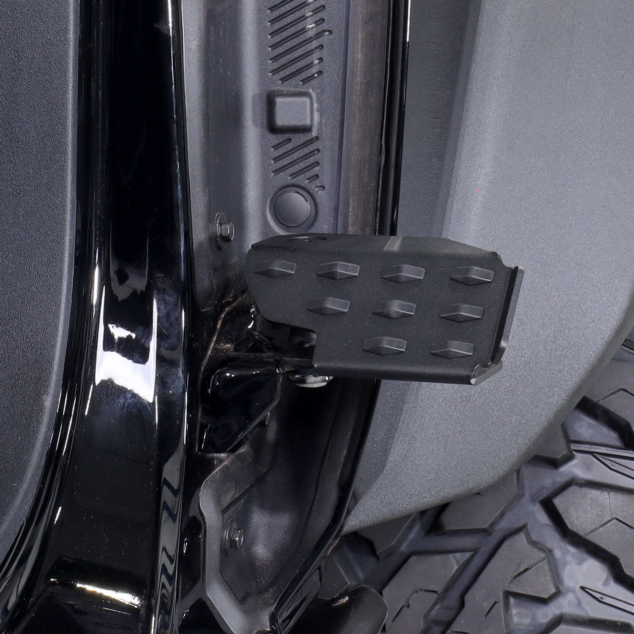 IAG I-Line 2pc Front Door Foot Rest Pedal Anti-Slip 2021+ Ford Bronco - Installed 2