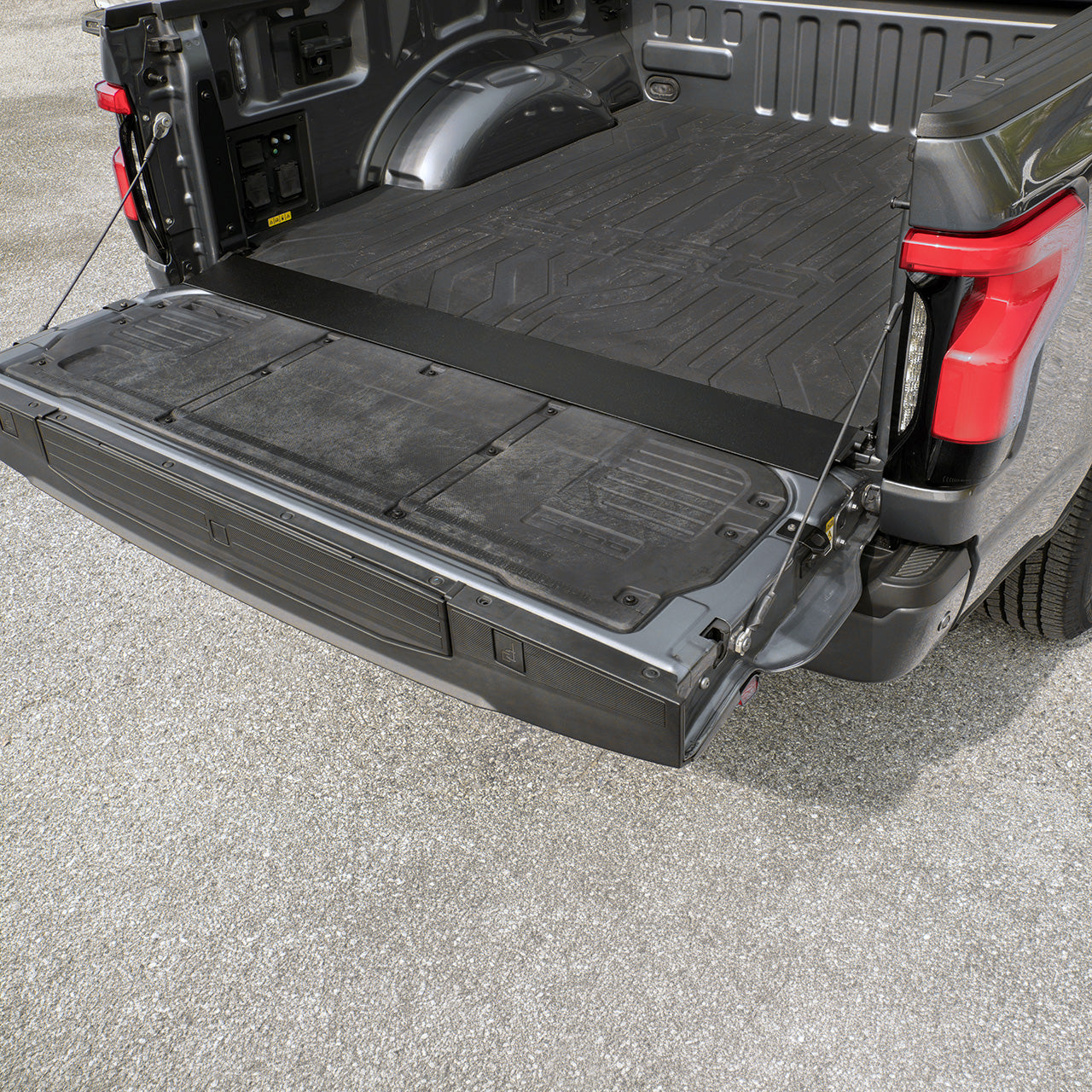 IAG BedBridge™ For 2015+ Ford F-150 - Installed 