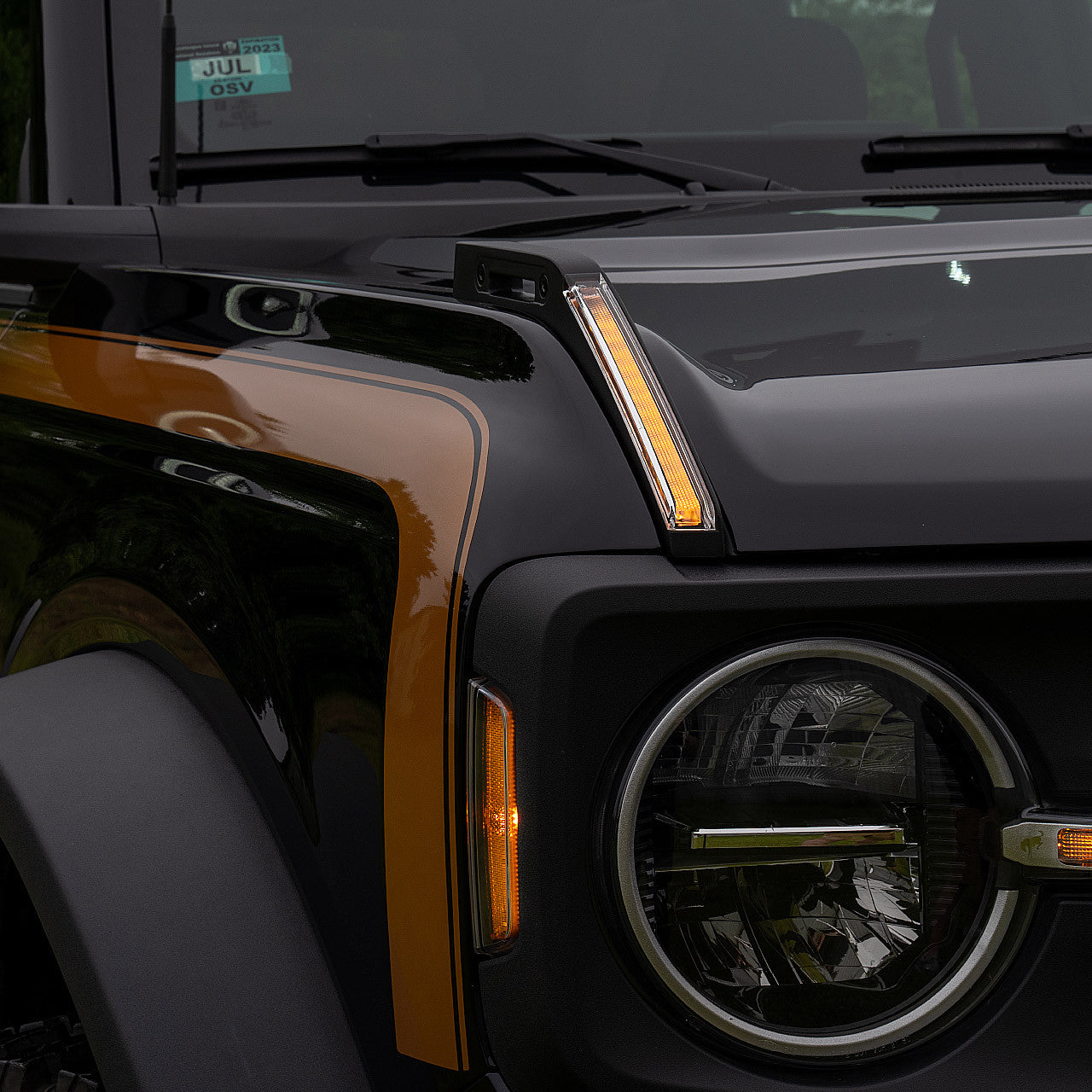 IAG l-Line Trail Marker w/ LED Lights in Matte Black for 2021+ Ford Bronco - Dusk