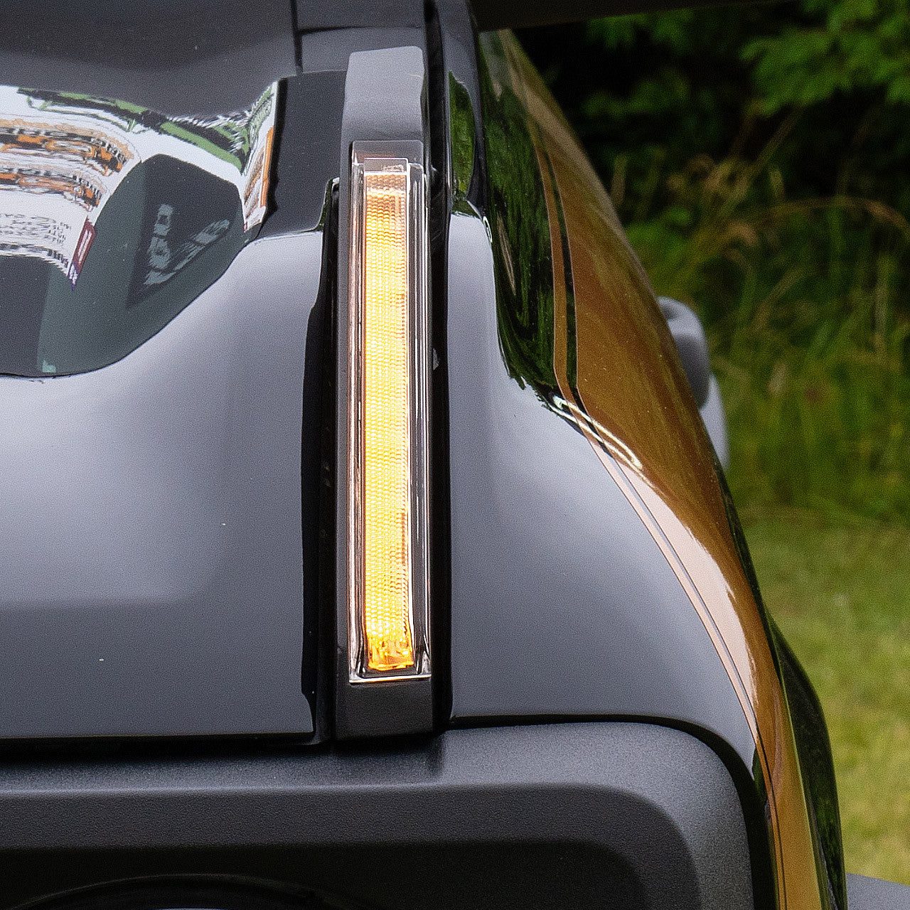 IAG l-Line Trail Marker w/ LED Lights in Matte Black for 2021+ Ford Bronco - Close-up