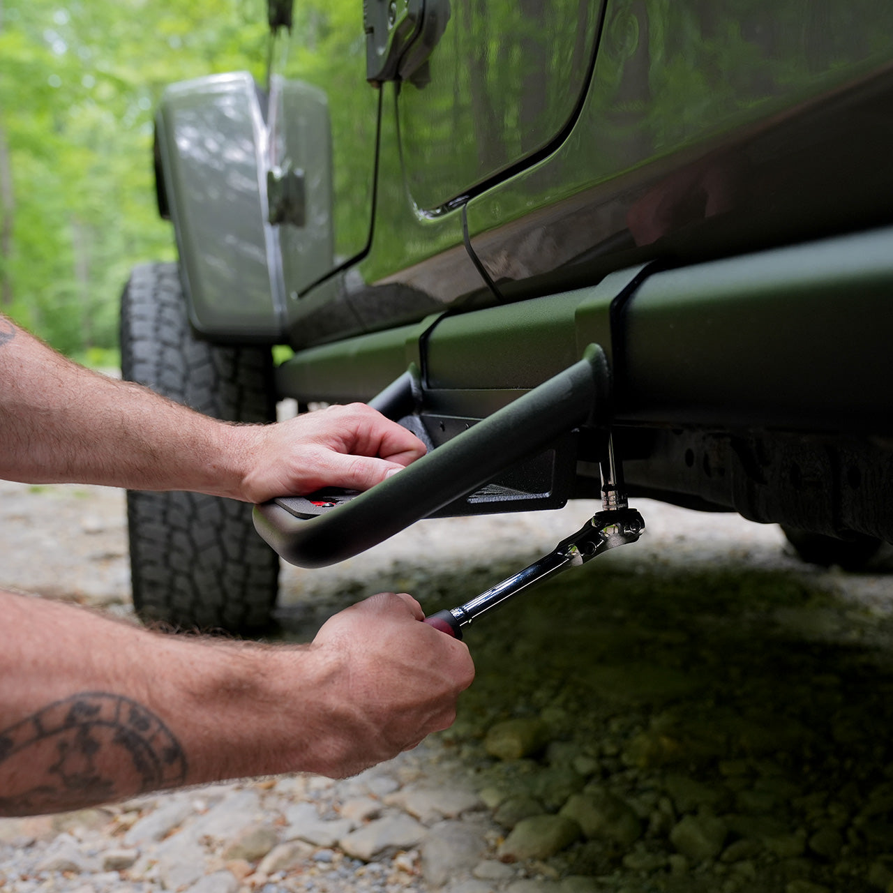 IAG Drop Down EZ-Steps® Add-on for 2018+ Jeep Wrangler 4 Door / 2020+ Gladiator - Securing