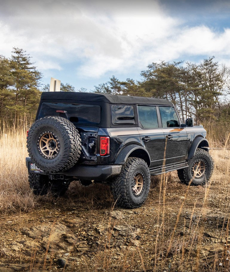 Fabtech 3in Uniballs UCA Lift Kit Front & Rear Dirt Logic 2.5 Resi Coilovers - Lifestyle