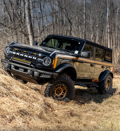 Fabtech 3in Uniballs UCA Lift Kit Front & Rear Dirt Logic 2.5 Resi Coilovers - Climbing